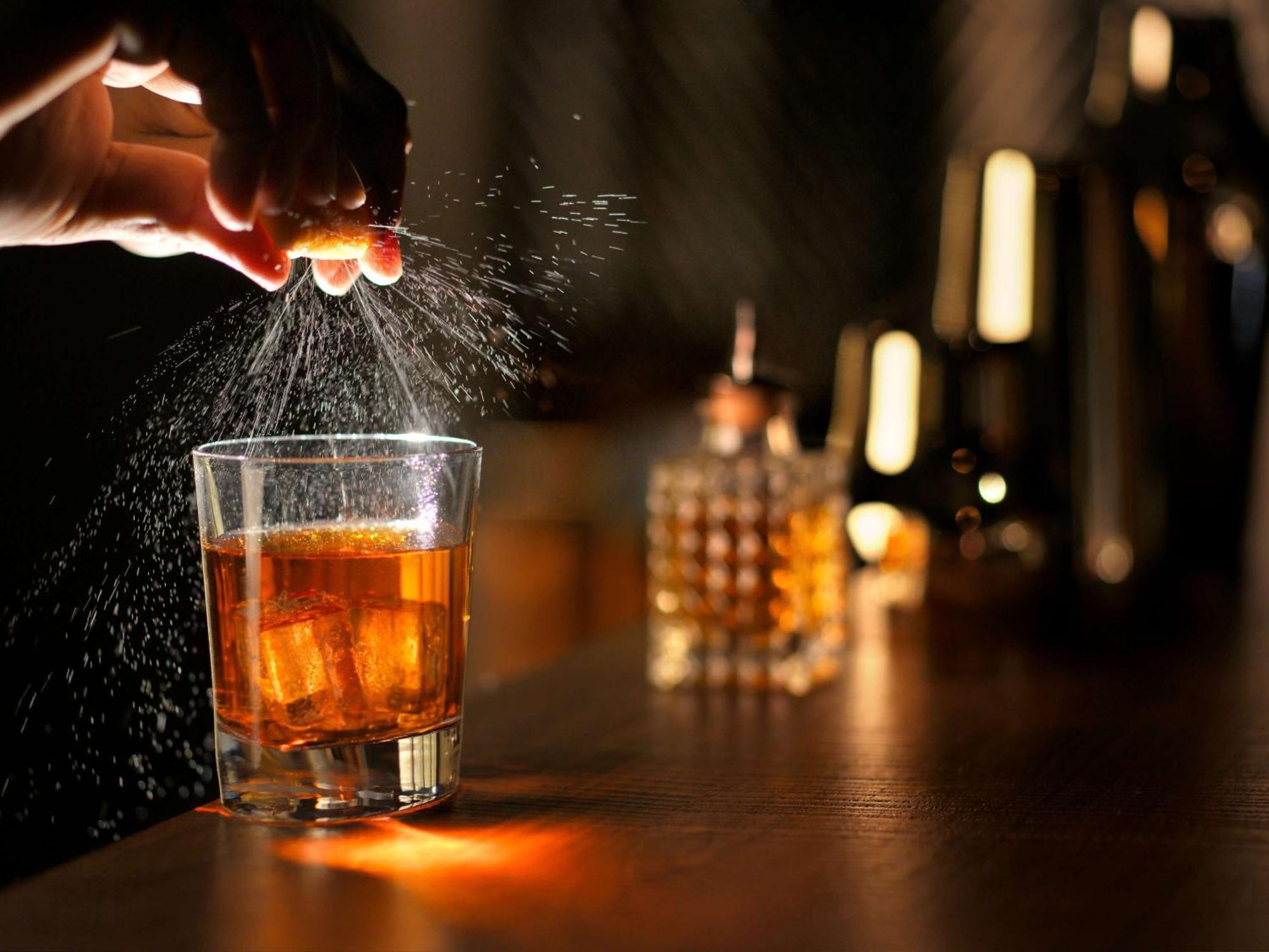 Moevenpick Hotel & Apartments Ghala Maskat Dış mekan fotoğraf A glass of Old Fashioned