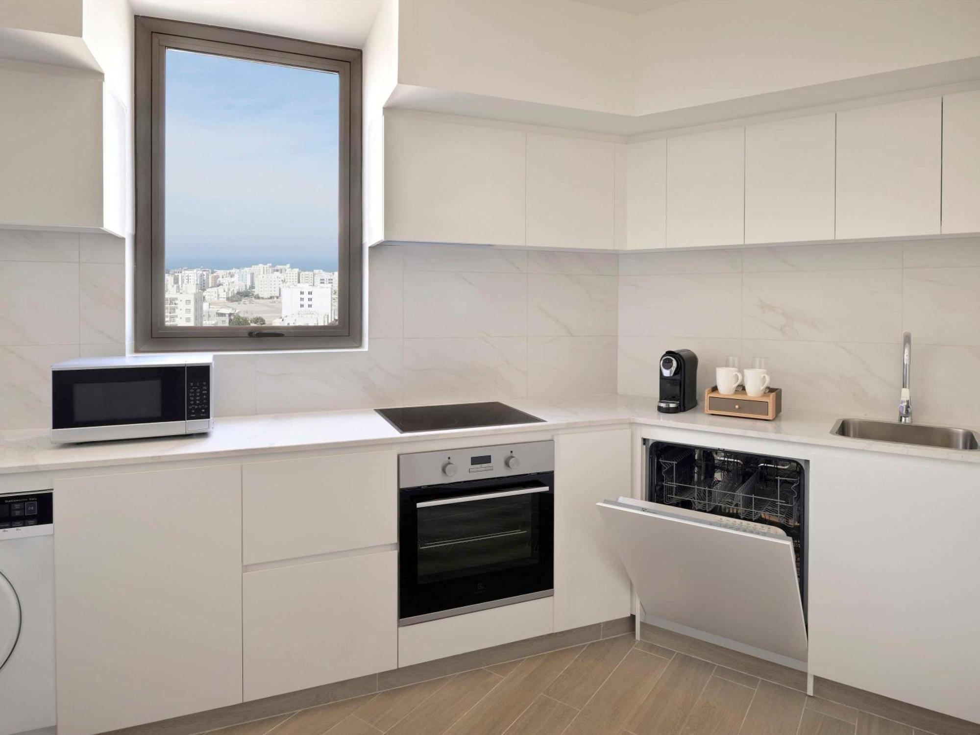 Moevenpick Hotel & Apartments Ghala Maskat Dış mekan fotoğraf A modern kitchen
