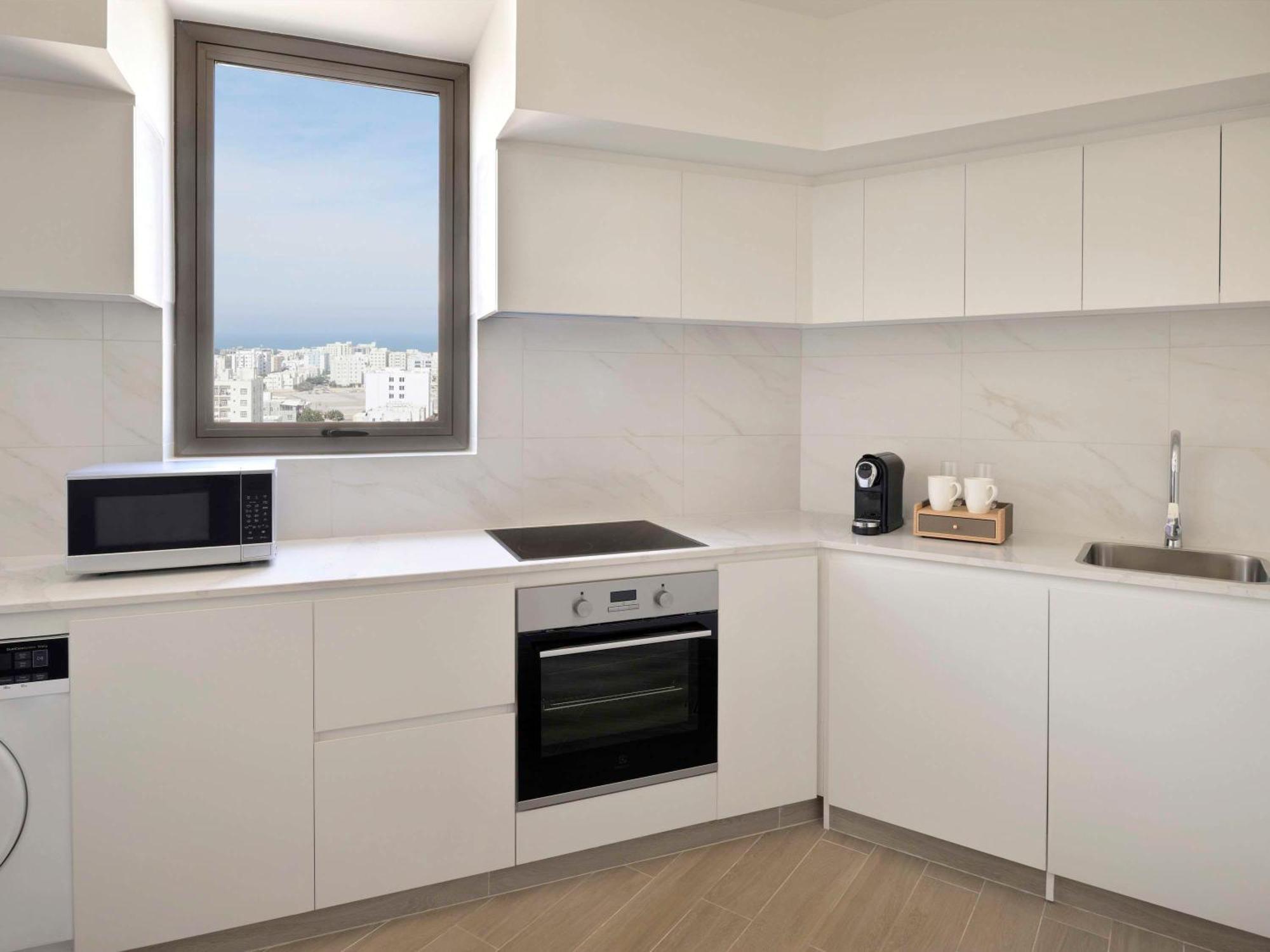 Moevenpick Hotel & Apartments Ghala Maskat Dış mekan fotoğraf A typical kitchen in a student apartment